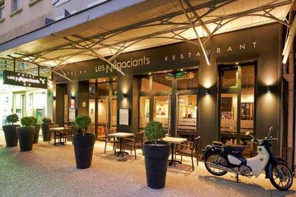 Les Negociants Hotel