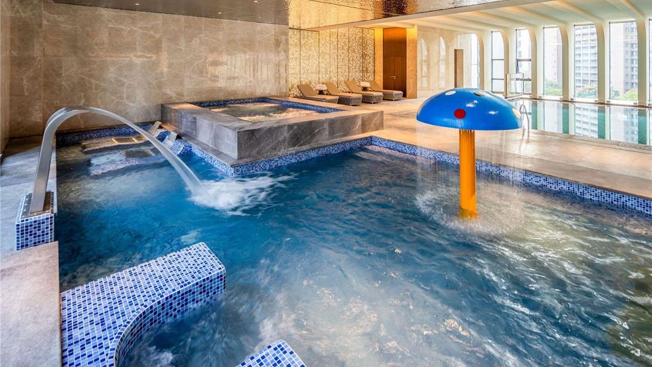 Grand Mercure Yichang Waitan Pool