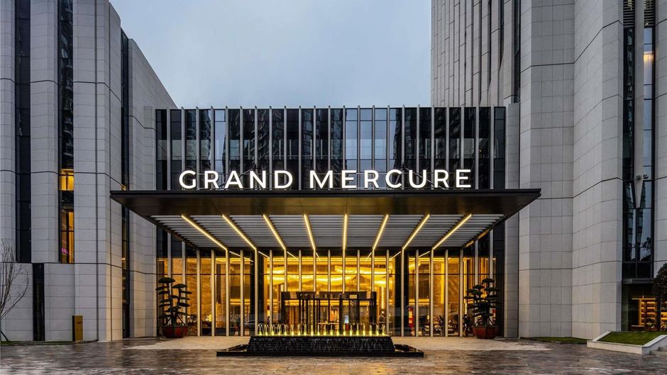 Grand Mercure Yichang Waitan Exterior