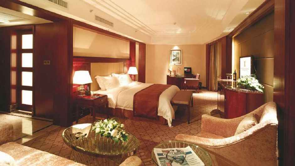 Optics Valley Kingdom Plaza Hotel Suite