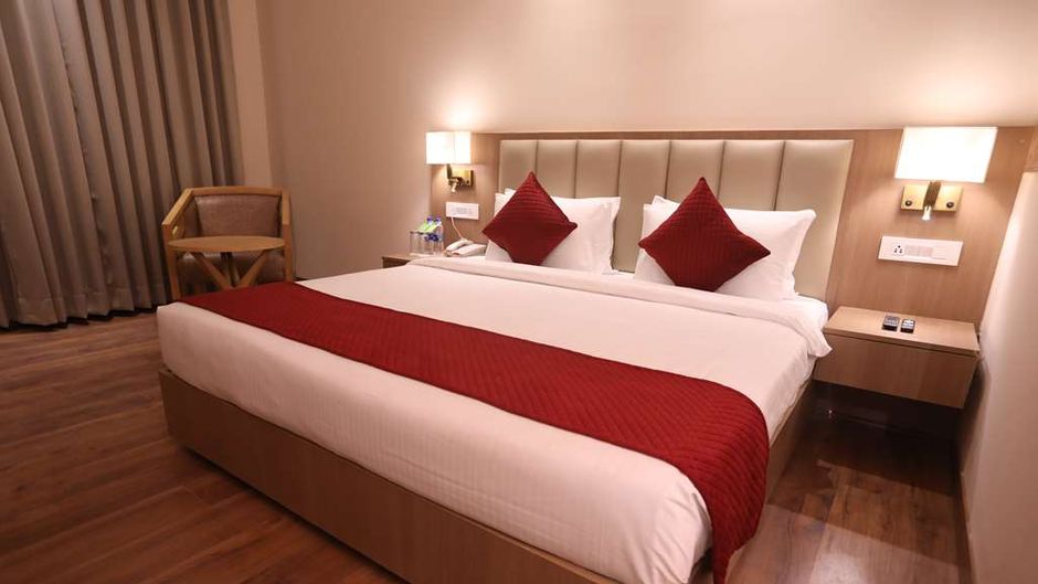 SureStay By Best Western Lucknow Room