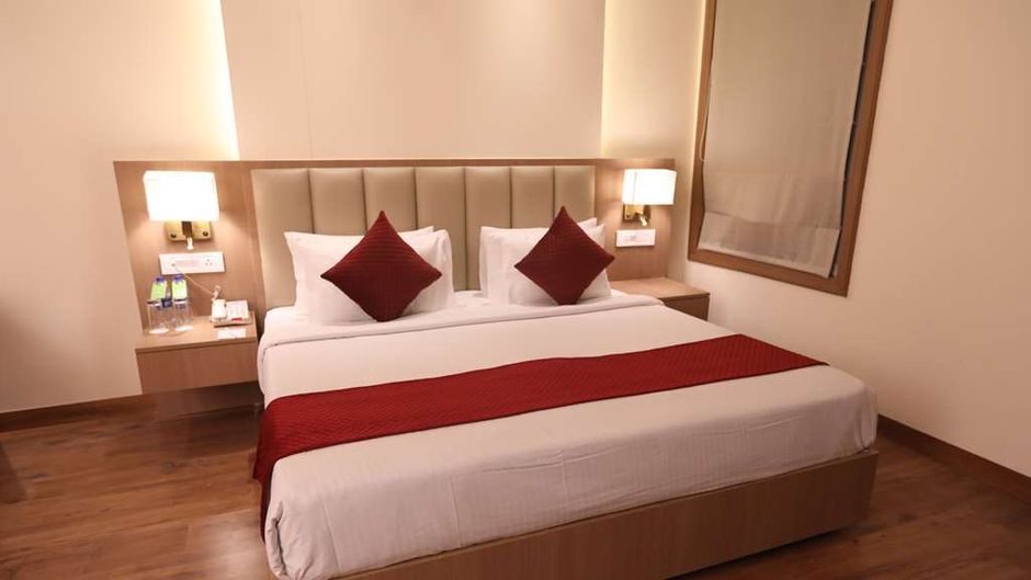 SureStay By Best Western Lucknow Room