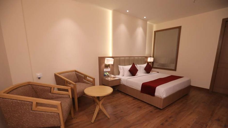 SureStay By Best Western Lucknow Room