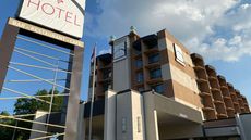 Hotel RL St Louis Airport