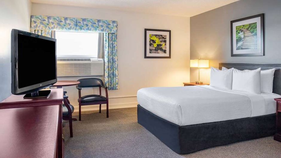 Days Inn & Conference Centre by Wyndham Room