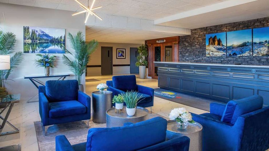 Days Inn & Conference Centre by Wyndham Lobby