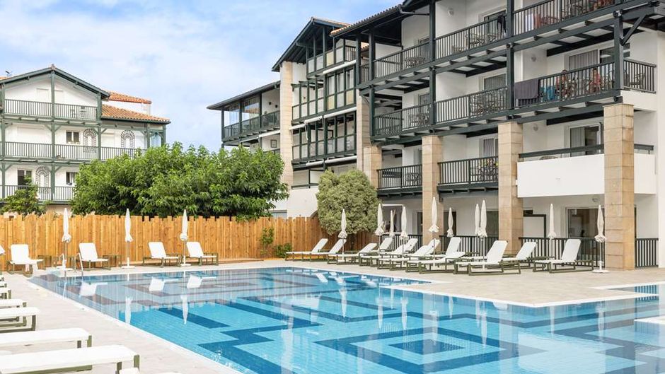 Hotel Ibaia Pool