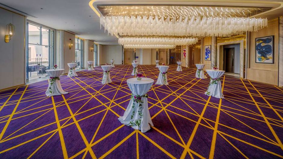 Glee Hotel Meeting