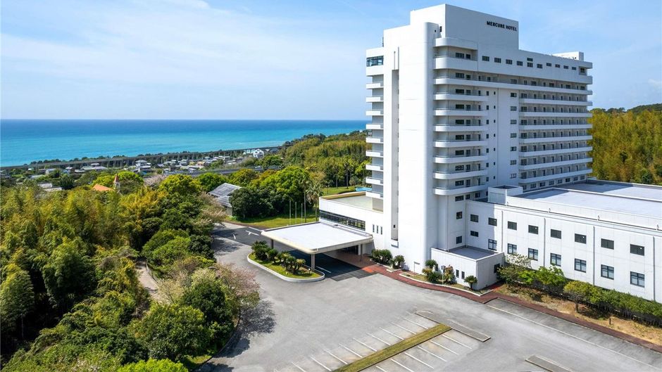 Mercure Kochi Tosa Resort & Spa Exterior