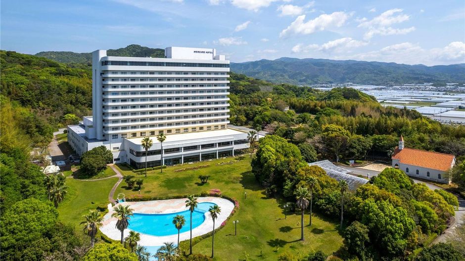 Mercure Kochi Tosa Resort & Spa Pool