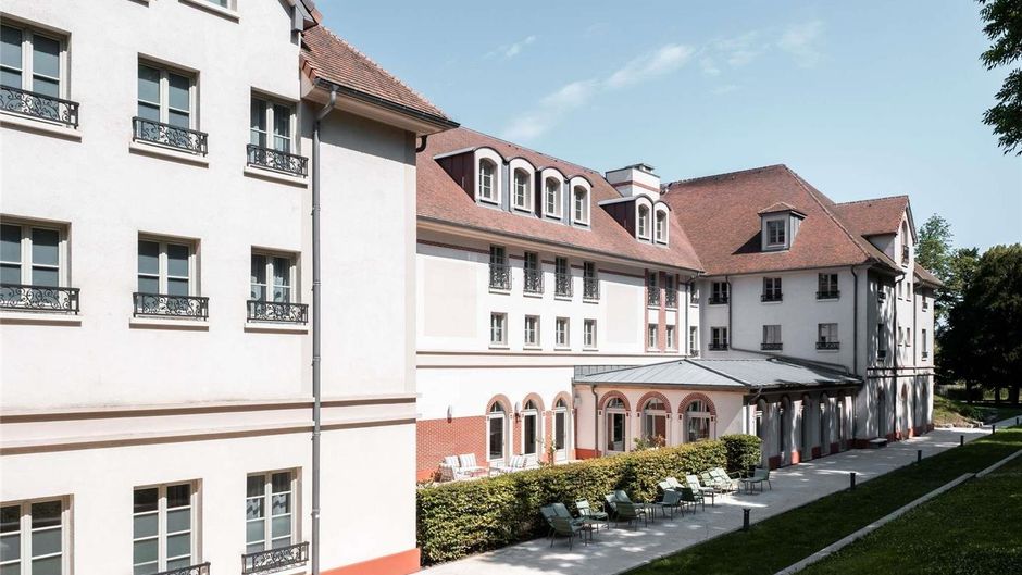 Mercure Maintenon Exterior