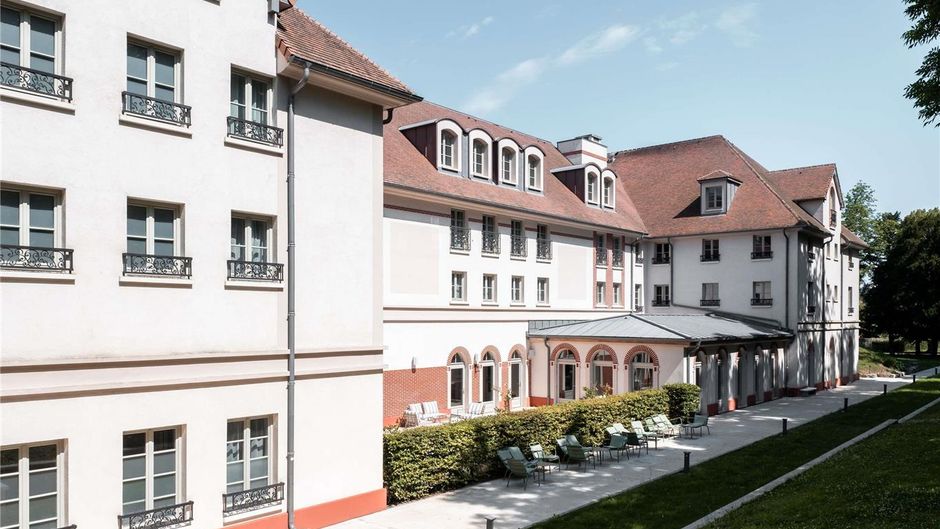 Mercure Maintenon Exterior
