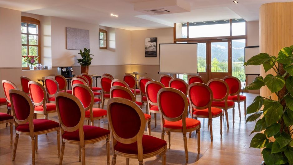 Chateau les Oliviers de Salettes Meeting