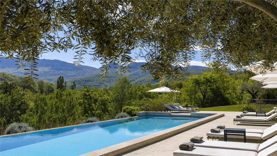 Chateau les Oliviers de Salettes Pool