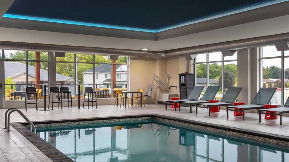 Home2 Suites Woodstock Pool