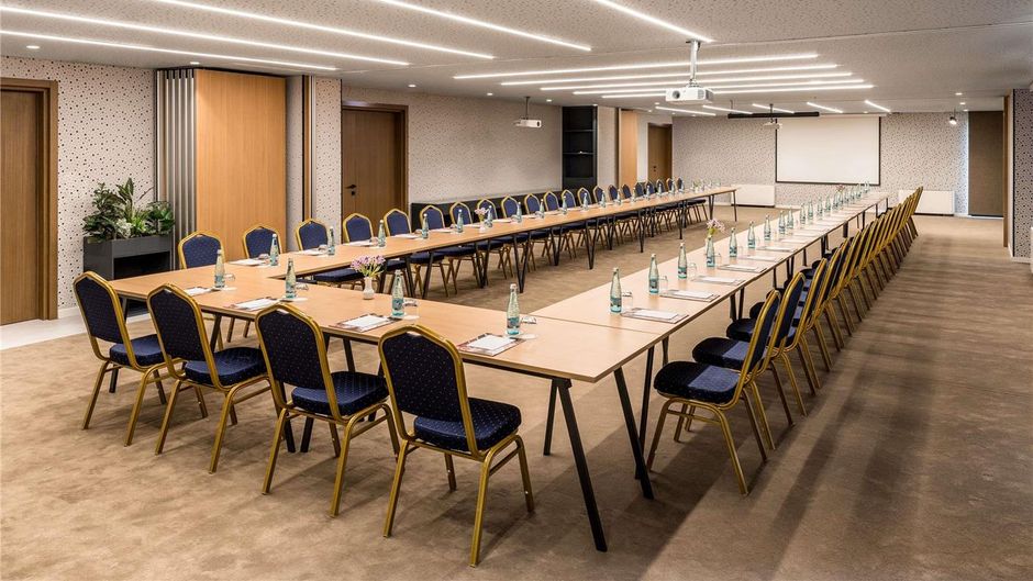 Mercure Tiran Meeting