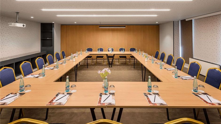Mercure Tiran Meeting