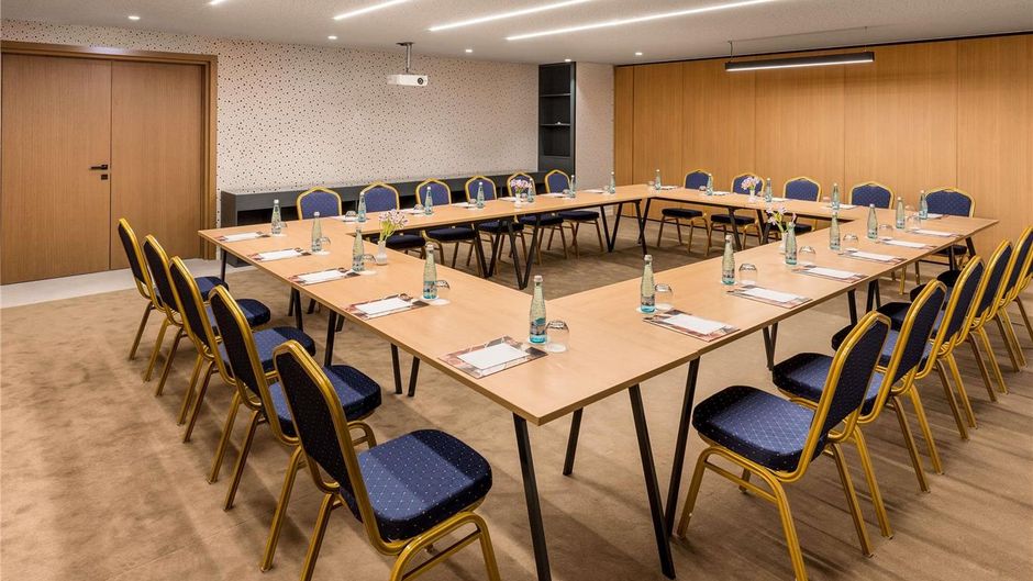 Mercure Tiran Meeting
