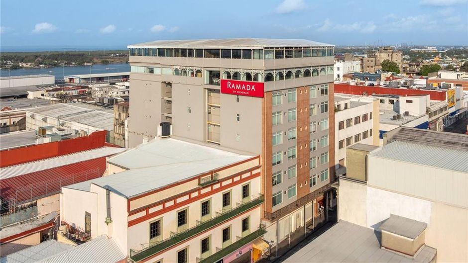 Ramada by Wyndham Tampico Cent Exterior