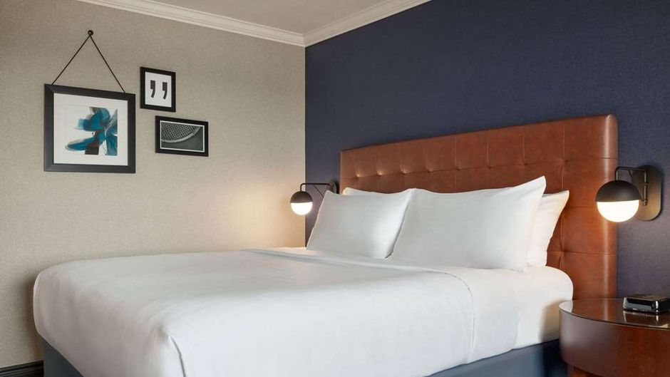 Wyndham Grand Fallsview Hotel Room