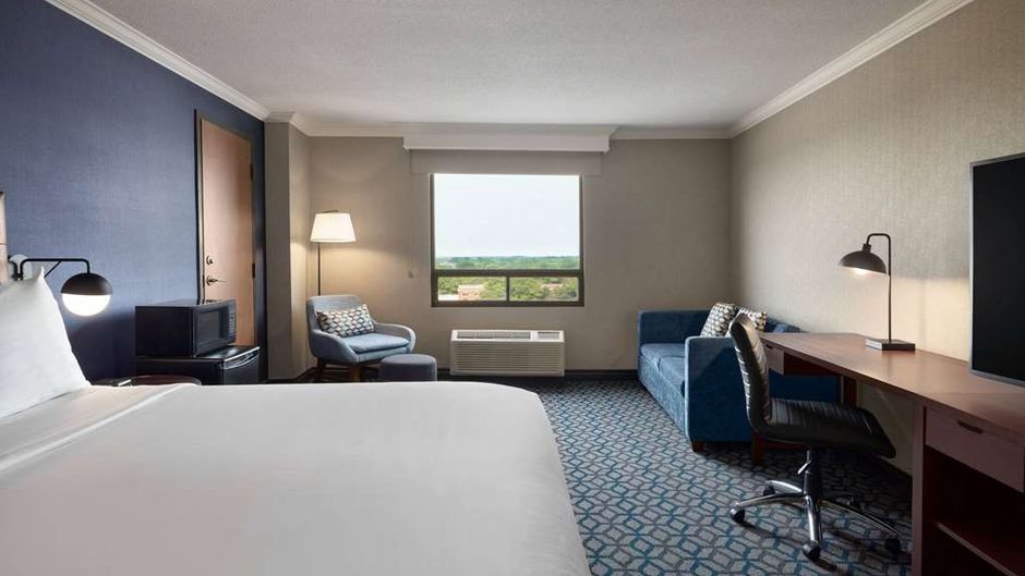 Wyndham Grand Fallsview Hotel Room