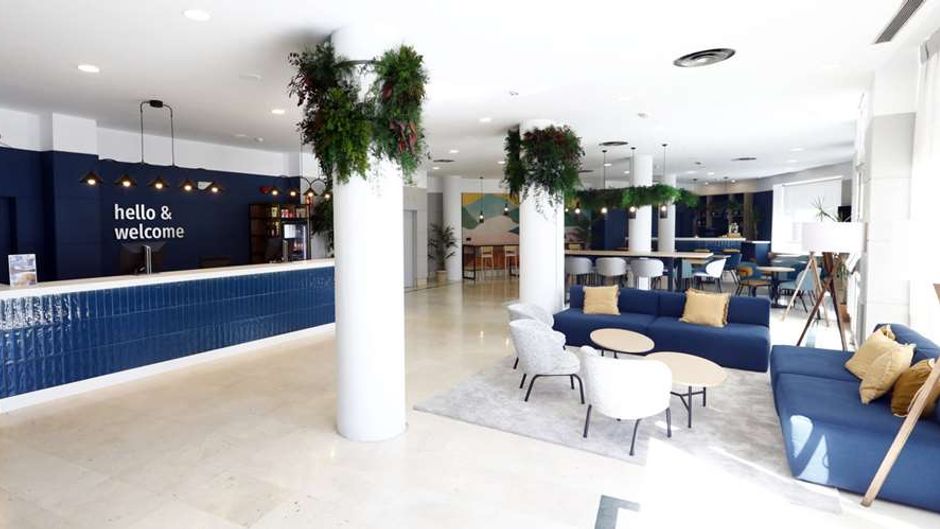 Travelodge Madrid Coslada Airport Lobby