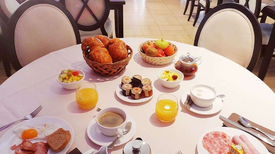 Henry II Hotel Restaurant