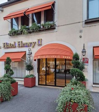 Henry II Hotel