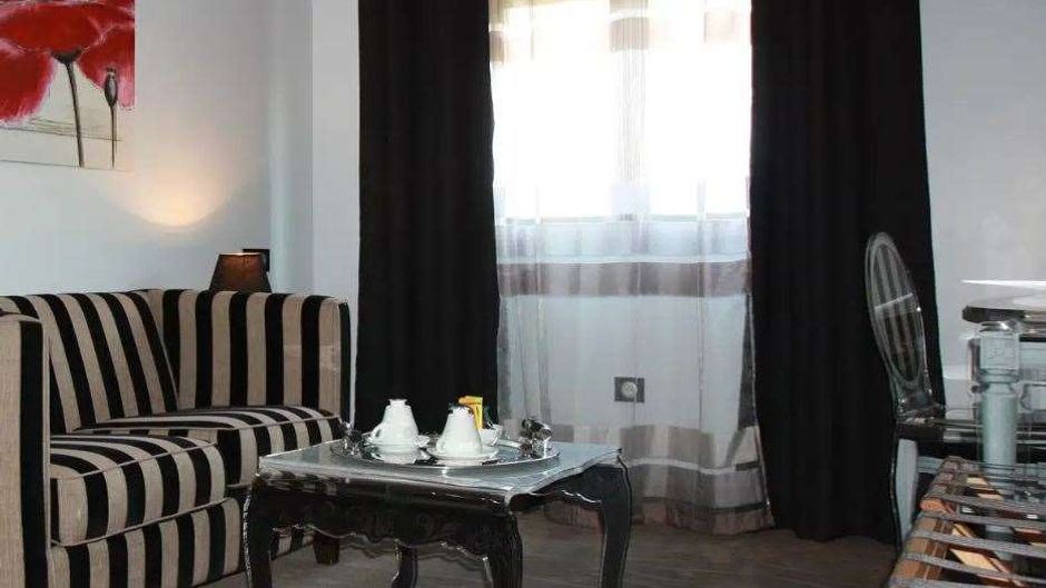 Henry II Hotel Suite