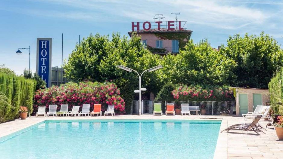 Les Vignes Blanches Pool