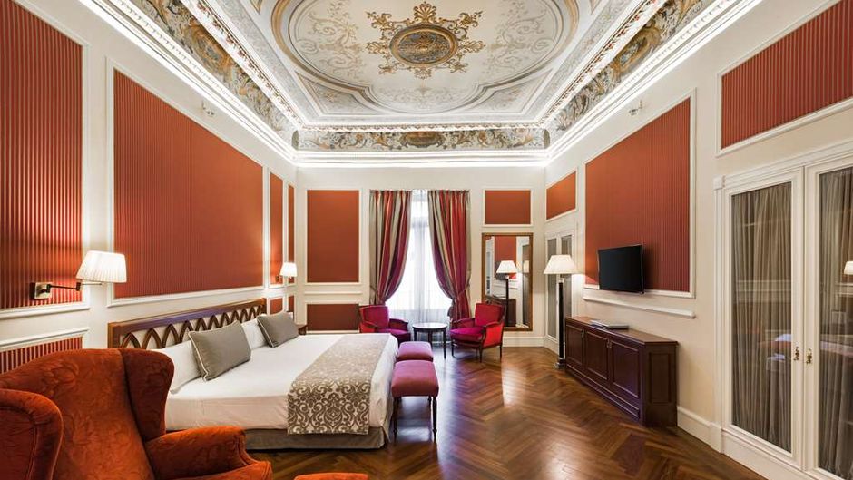 Catalonia Las Cortes Hotel Suite
