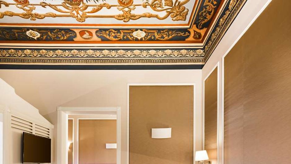 Catalonia Las Cortes Hotel Suite