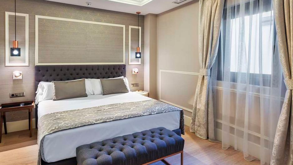 Catalonia Las Cortes Hotel Room