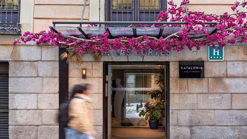 Catalonia Las Cortes Hotel Exterior