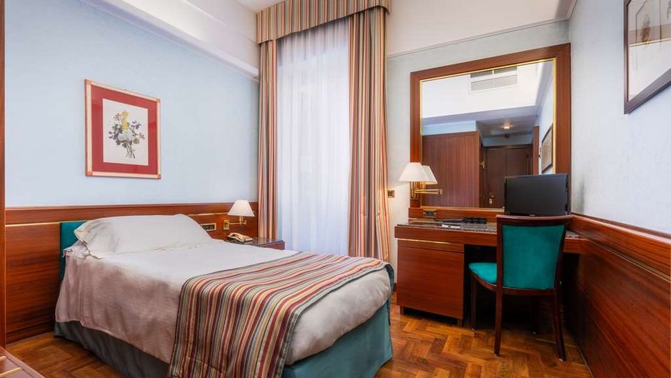 Crivis Hotel Room