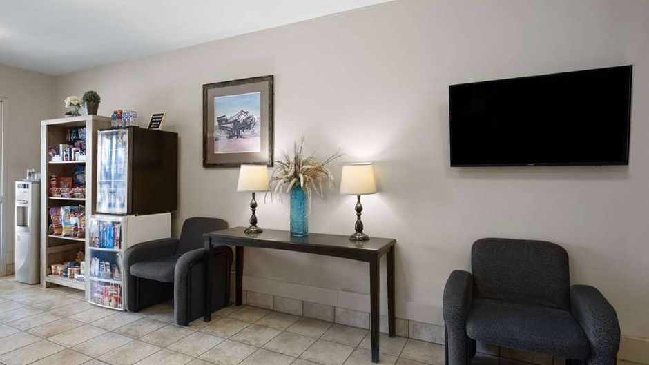 Travelodge by Wyndham Fort McMurray Lobby