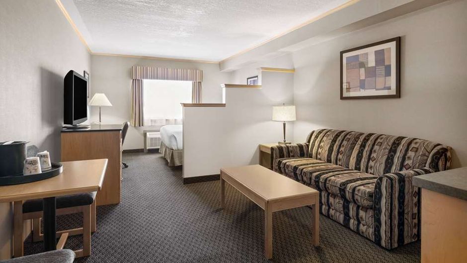 Travelodge by Wyndham Fort McMurray Suite
