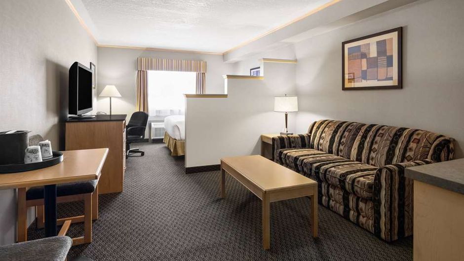 Travelodge by Wyndham Fort McMurray Suite