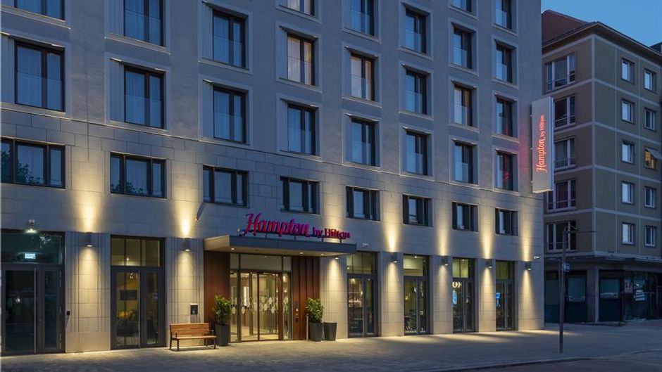 Gewandhaus Dresden, Autograph Collection Exterior