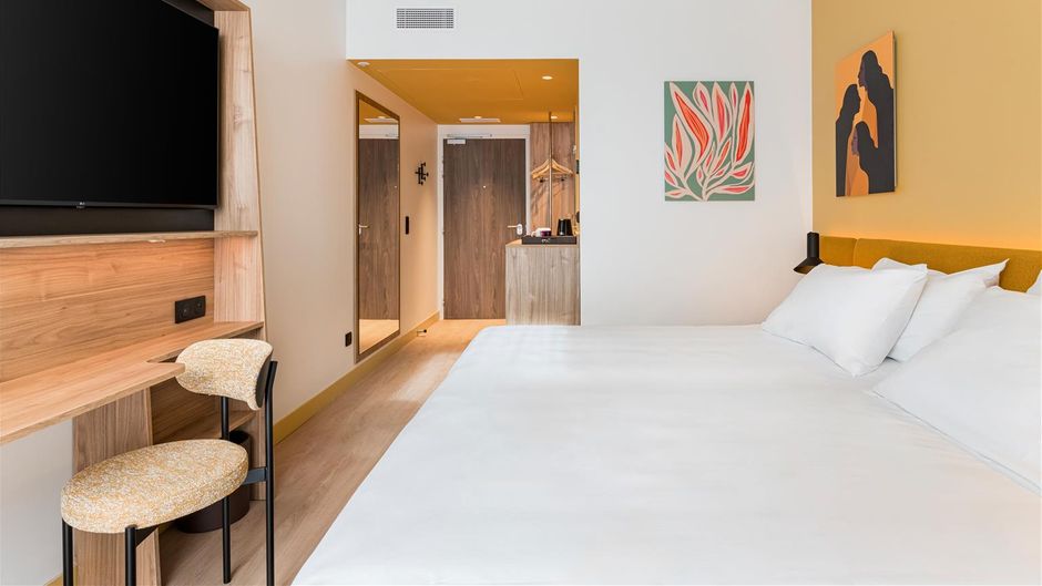 Hampton Merignac Room