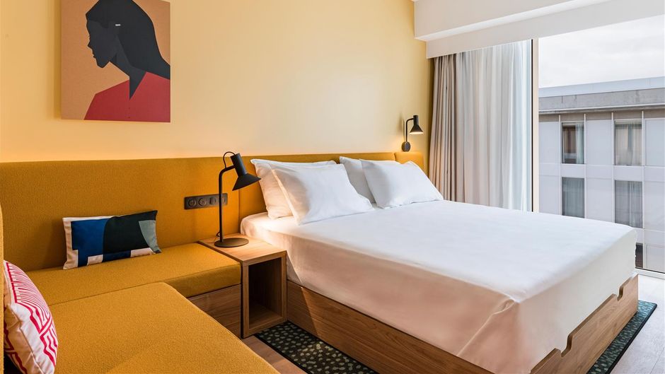 Hampton Merignac Room