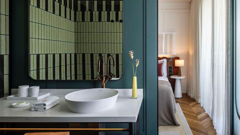 The George Hotel Room