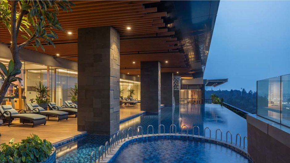 DoubleTree-Hilton Jakarta Bintaro Jaya Pool
