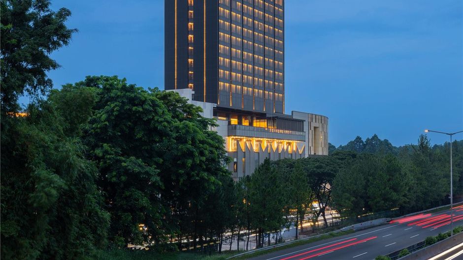 DoubleTree-Hilton Jakarta Bintaro Jaya Exterior