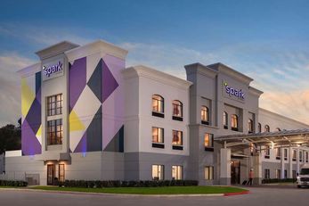 Spark by Hilton Bush Intl Airport
