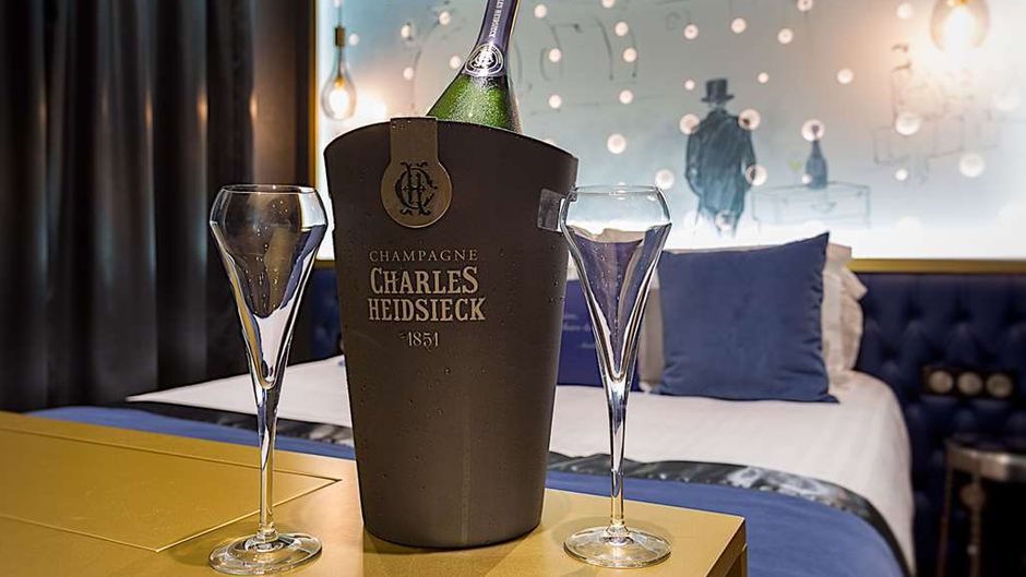 Hotel Les Bulles de Paris Room