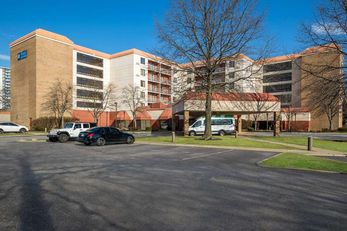 Hotel RL Cleveland Airport West