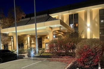 Days Inn by Wyndham Englewood Dayton Apt