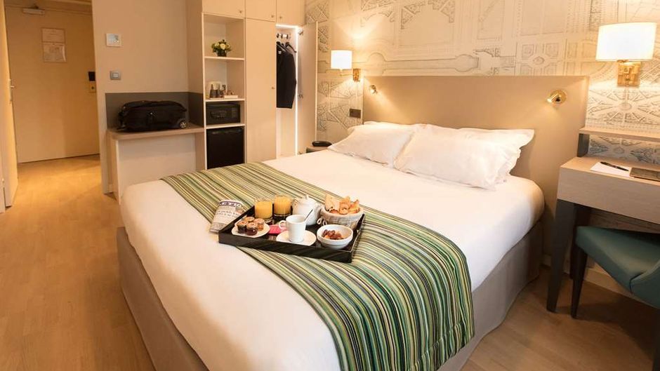 Hotel Montbriand Room