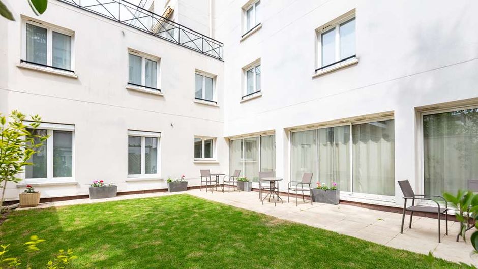 Hotel Montbriand Exterior